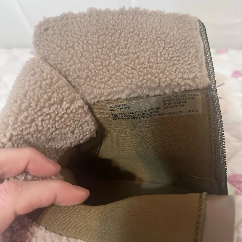 Steve Madden never worn